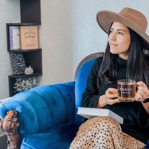 Meet your Posher, Alexia